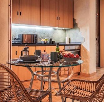 Doctor Barraquer-Grupo Renfe-Policlinico Apartment | Encantador apartamento con patio en Macarena