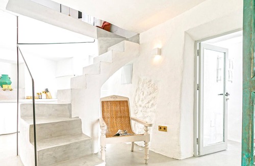 Casarabonela House | Enjoy a relaxing vacation in this stunning vacation home.