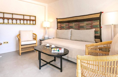 Casarabonela House | Enjoy a relaxing vacation in this stunning vacation home.