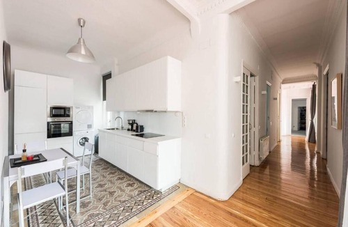 Centro Apartment | Enjoy the private terrace with your group at Madrid's most Iconic address