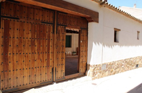 Consuegra Apartment | Entrada Apartment in Consuegra, Don Quijote Route