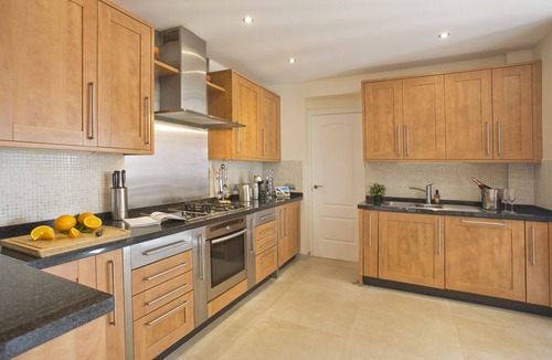Calahonda Villa | Luxury Family Villa in Calahonda - Heated Pool, Jacuzzi, Walk to Restaurants