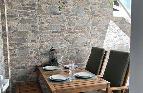 Beiro Apartment | Espectacular Apartamento en el Centro con un Patio Maravilloso y Balcón!