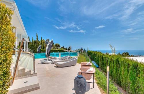 Benalmadena Costa Villa | Espectacular Villa in Higueron