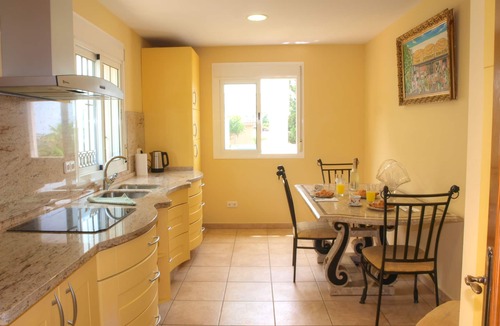 Estepona Villa | Estepona lovely 4 bed villa private pool