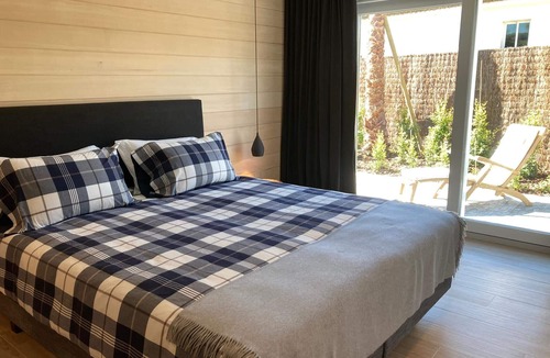 Estepona House | Estepona - Sleeps 8 - Pool - Pet Friendly - Garden