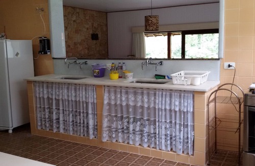 Teresopolis House | Excellent neighborhood with shops and amenities. Swimming pool and barbecue area. Pets allowed.