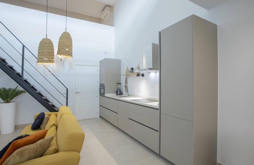 Plaza de Toros Vieja Apartment | Exclusive Central Loft-Style Apartment with 3 Bedrooms, Near Beach and Historic Center