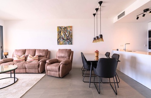 Alcorrin Apartment | Exclusive Two-Bed Coastal Apartment in Pure South