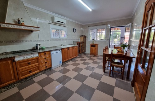 Chiclana de la Frontera Villa | Fabulous Villa Sonrisa with large private pool and air conditioning