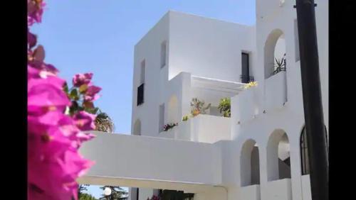 Pueblo Nuevo Apartment | Fabuloso y amplio Duplex en Urb Jardines de Sotogrande
