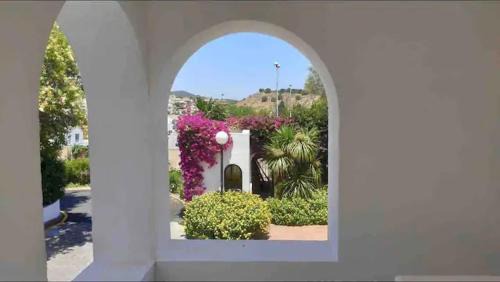 Pueblo Nuevo Apartment | Fabuloso y amplio Duplex en Urb Jardines de Sotogrande