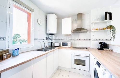 Castillo de Sabinillas Apartment | Family apartment 400 meters from the beach, with internet and pool