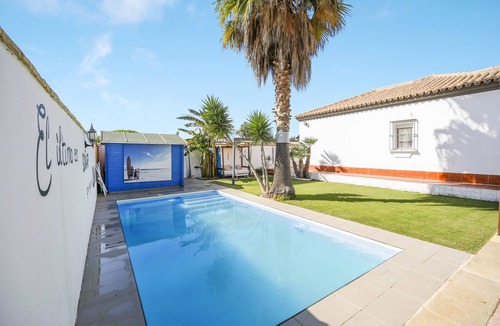 Chiclana de la Frontera House | Family Chalet with Private Pool and Air Conditioning