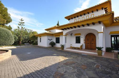 Antequera Villa | Family-friendly villa with pool & padel court near El Torcal de Antequera