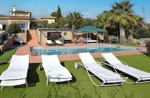Antequera Villa | Family-friendly villa with pool & padel court near El Torcal de Antequera