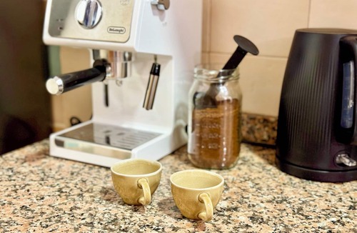 Las Jaras Cottage | Family getaway by the lake | Movie theater, playground and BBQ area