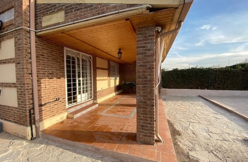 Meco Ski Chalet | Fantástico Chalet con Piscina a las Afueras de Madrid Para Disfrutar en Verano