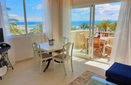 Estepona Apartment | FANTASTIC APARTMENT IN FRONT OF THE SEA & MARINA