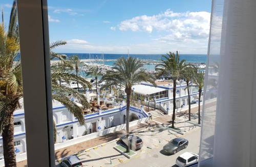 Estepona Apartment | FANTASTIC APARTMENT IN FRONT OF THE SEA & MARINA