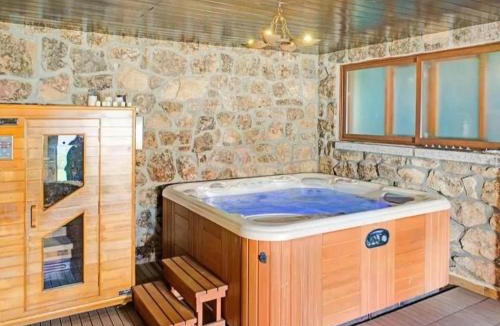 Galapagar House | Farmhouse Apartment with Pool
