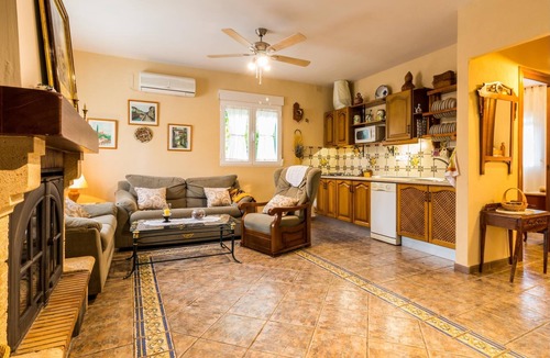 Durcal House | Farmhouse with garden, pool and barbecue