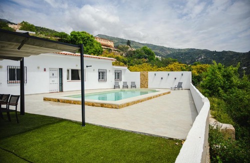 Lanjaron House | Finca Tres Aguas, Casa Rural con Piscina Privada
