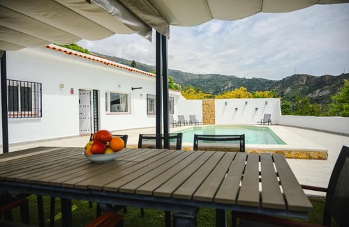 Lanjaron House | Finca Tres Aguas, Casa Rural con Piscina Privada