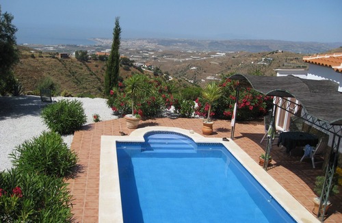 Sayalonga House | Finca with pool at the end of a cul-de-sac very quiet location