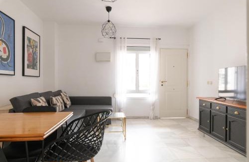 Cruz Roja-Capuchinos Apartment | Florencio Quintero Home