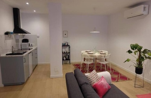 Zaidin Apartment | Flower House 7 New, quiet, modern