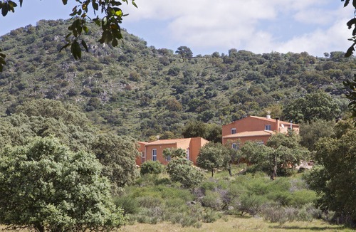 Arroyomolinos de Montanchez House | Four person bungalow in the Spanish countryside, unique for nature lovers.