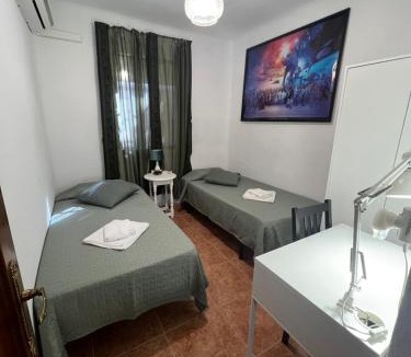 Tiro de Linea-Santa Genoveva House | Fresh & Clean Room Sevilla