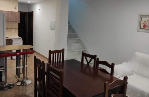 El Bosque House | FRIYONA DUPLEX HOUSE.