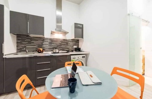Cortes Apartment | Gallery apartment in the center