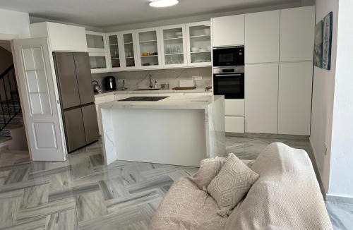 New Golden Mile House | Garden Beach Townhouse