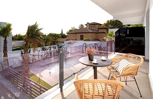 Distrito Norte Sierra Apartment | Genteel Home Arruzafa IV