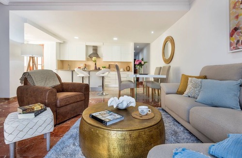 Central District Apartment | Genteel Home Gran Capitan Terrace