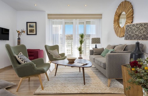 Central District Apartment | Genteel Home Isabel la Catolica IV