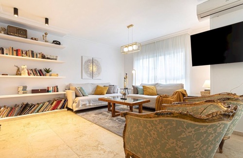 Figares Apartment | Genteel Home Martinez Campos