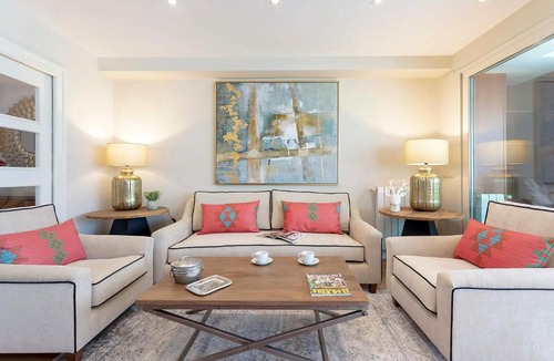 La Trinidad-San Juan y Todos los Santos Apartment | Genteel Home Paseo de la Victoria