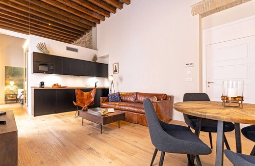 Old Town Apartment | Genteel Home Plaza de España III