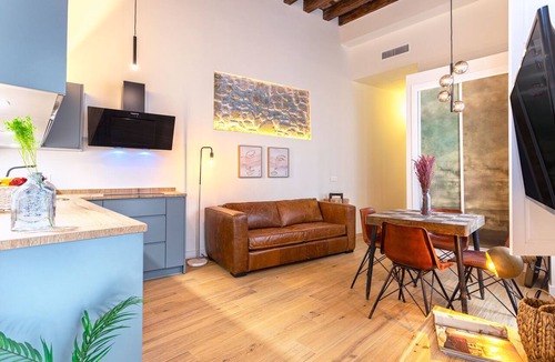 Old Town Apartment | Genteel Home Plaza de España V