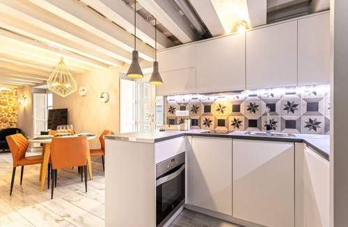 Old Town Apartment | Genteel Home Plaza de España
