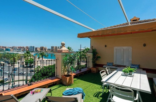 Ensanche Centro Apartment | Genteel Home Plaza de la Marina
