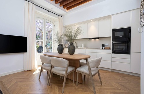 Ensanche Centro Apartment | Genteel Home Plaza de la Marina