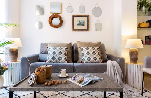 Central District Apartment | Genteel Home Reyes Católicos