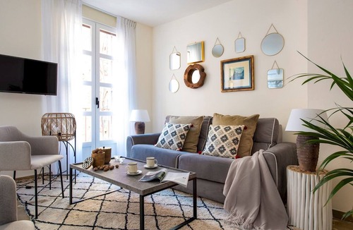 Central District Apartment | Genteel Home Reyes Catolicos