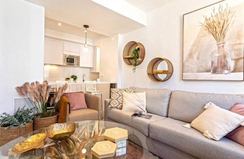 Central District Apartment | Genteel Home Zacatin 303