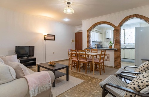 El Olivar Apartment | Gorgeous apartment in Malaga with house sea view